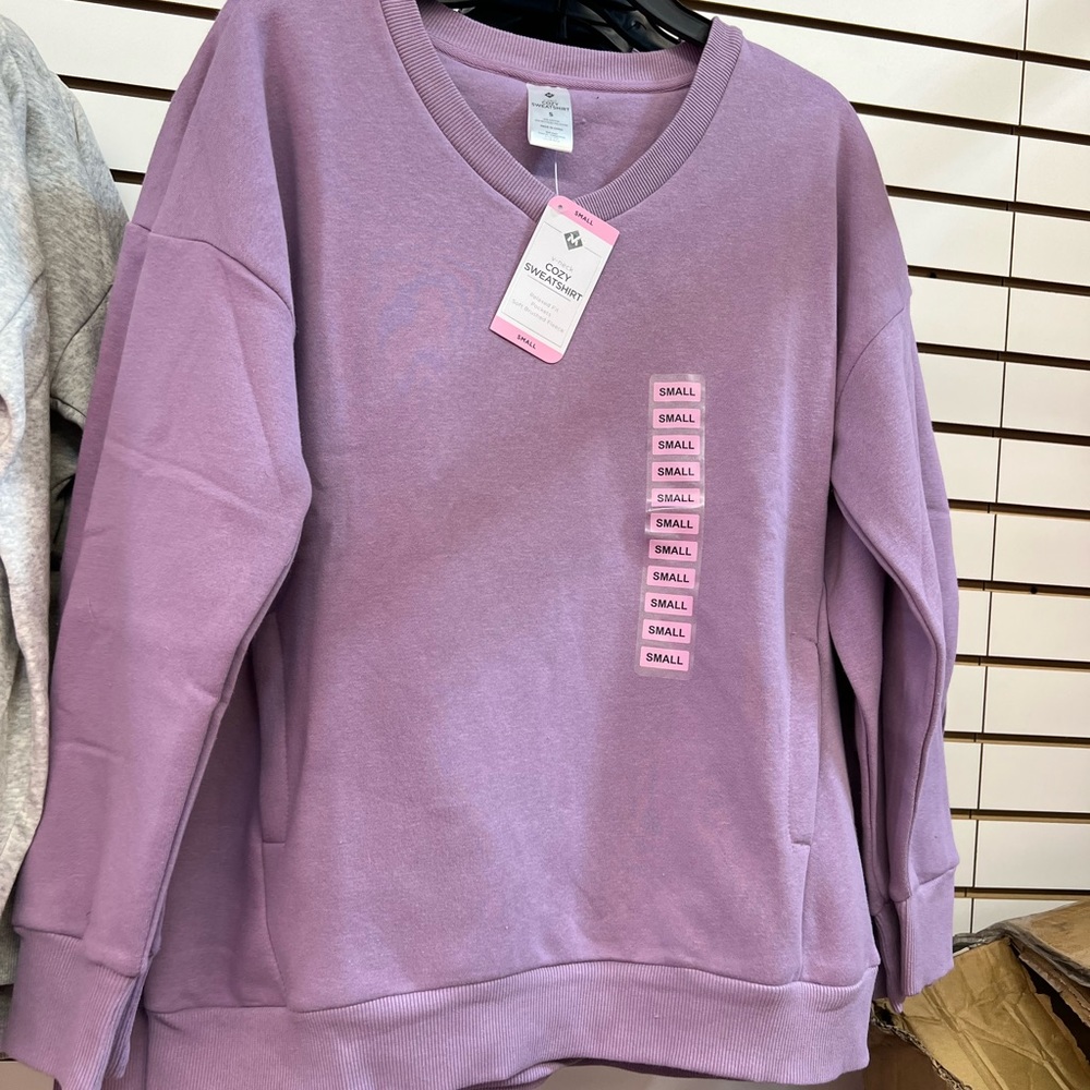 Members mark cozy v-neck sweatshirt